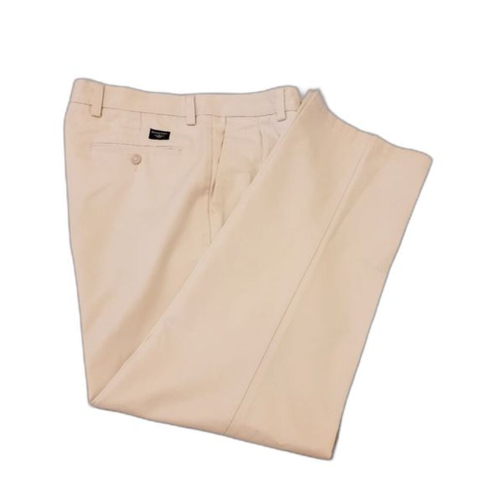 Dockers Men's Classic  Khaki Pleated Pants W33 L30